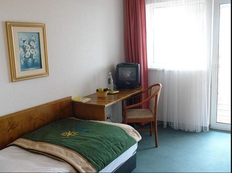 Greenline Hotel Hellfeld Neubrandenburg Rum bild