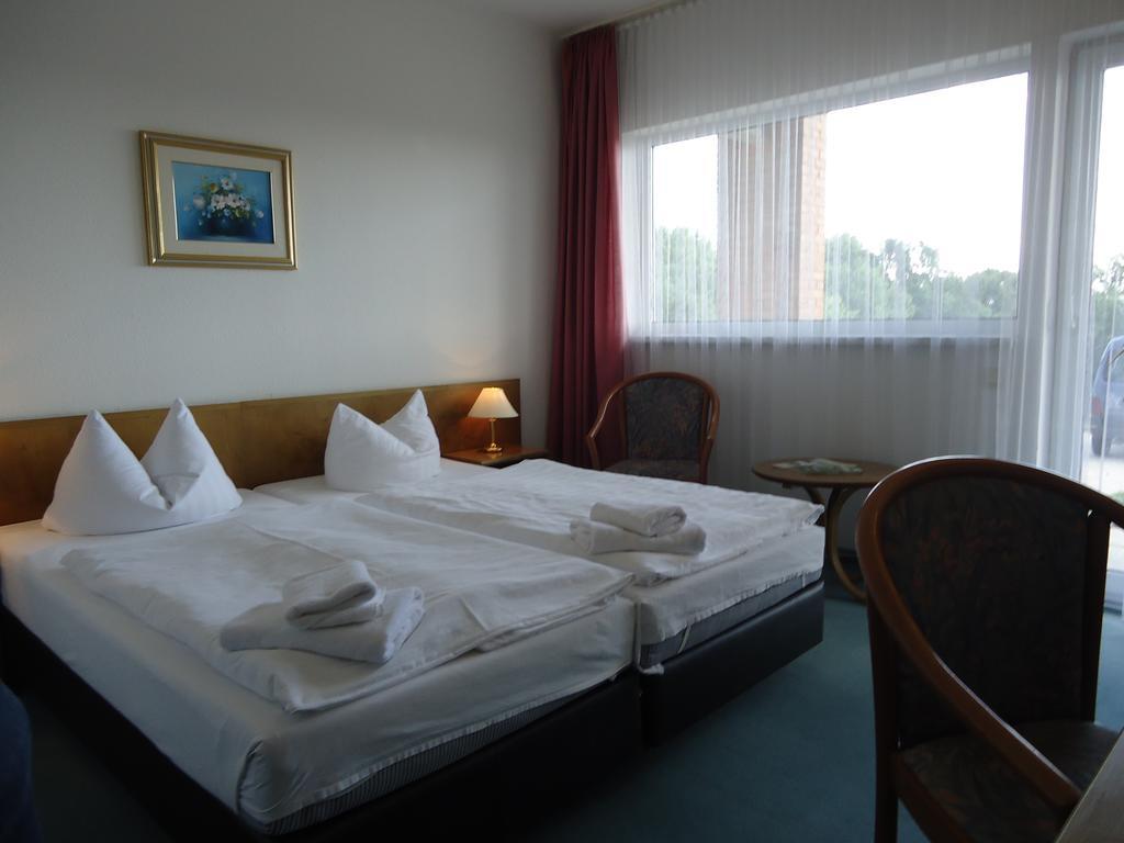 Greenline Hotel Hellfeld Neubrandenburg Exteriör bild